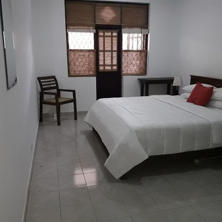 Mrs Pepperpots Hotel Colombo Buitenkant foto